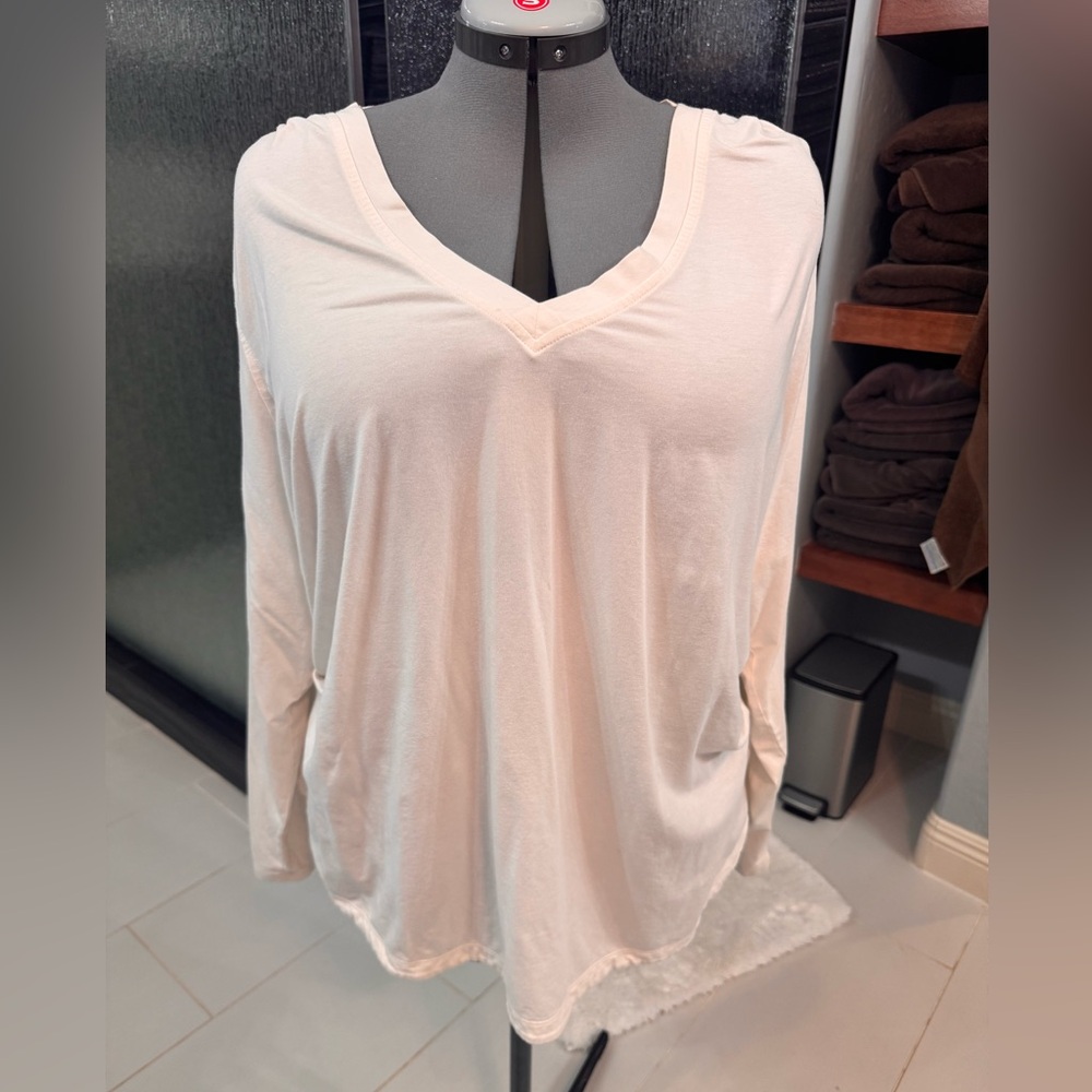 2xl athleta long sleeve tee with ruched sides.